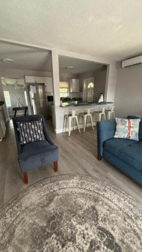 Great Home Close to shops, FIT, Beaches,and Space X
